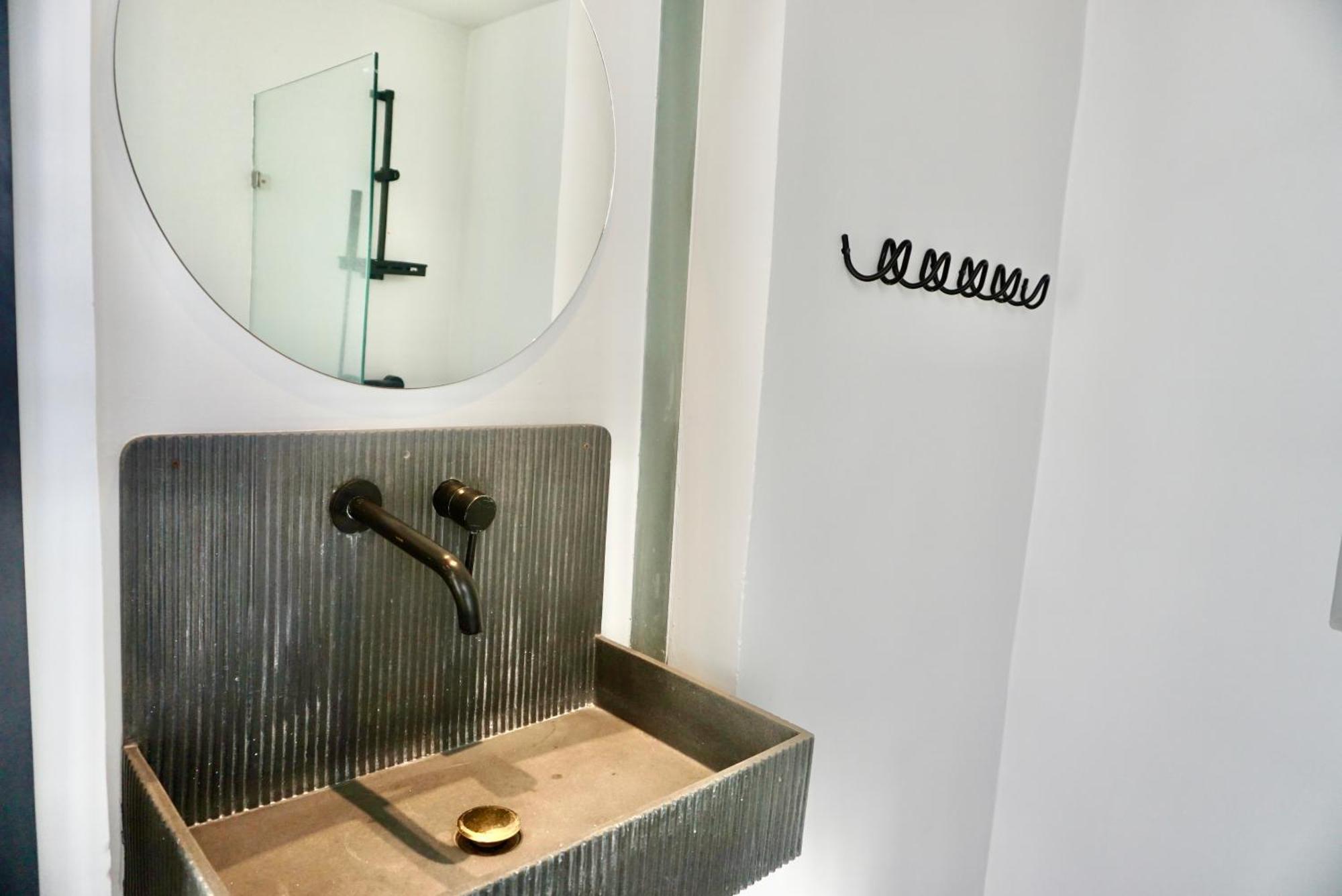 Hip And Funky Apartment Silom Soi 3, With Rooftop View กรุงเทพมหานคร ภายนอก รูปภาพ