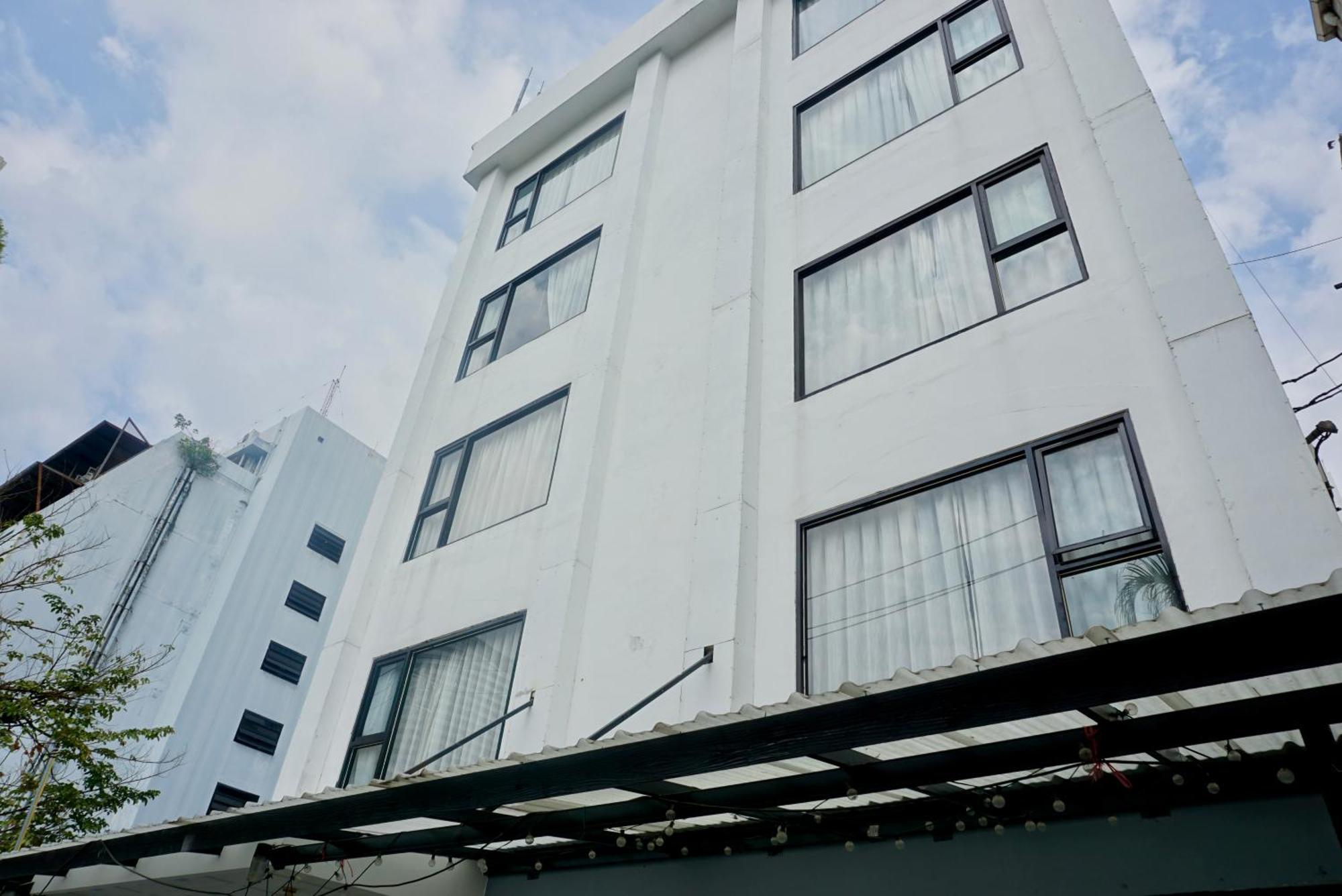 Hip And Funky Apartment Silom Soi 3, With Rooftop View กรุงเทพมหานคร ภายนอก รูปภาพ