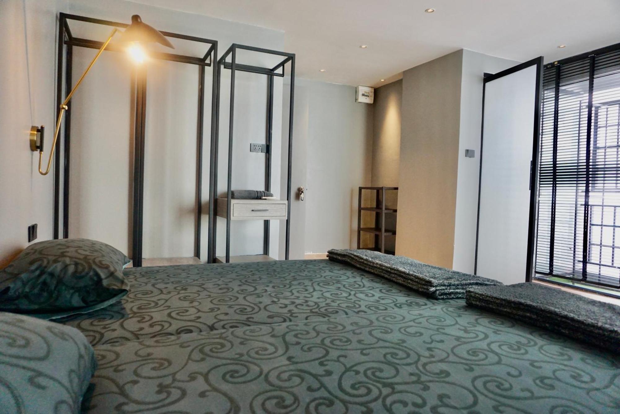 Hip And Funky Apartment Silom Soi 3, With Rooftop View กรุงเทพมหานคร ภายนอก รูปภาพ
