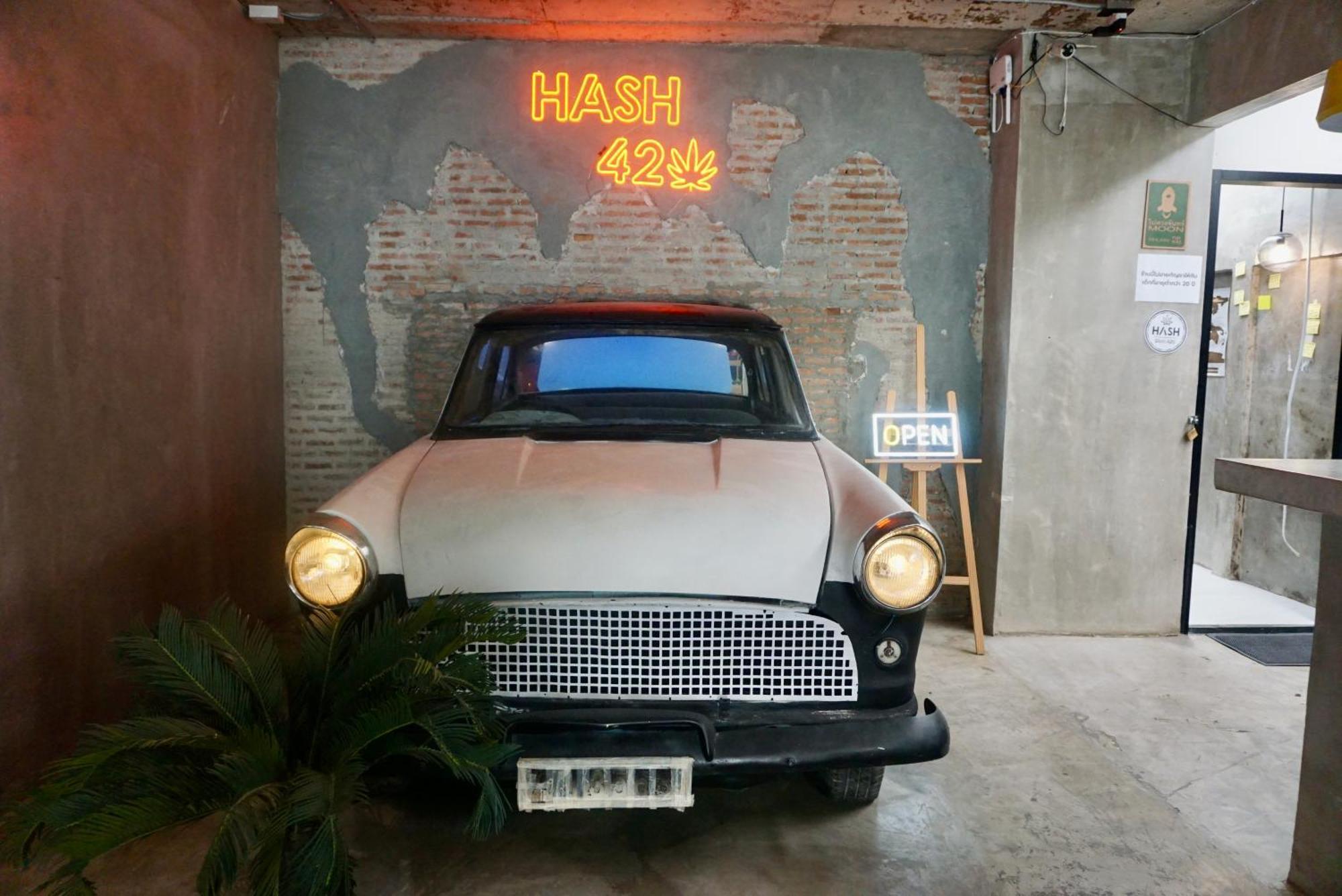 Hip And Funky Apartment Silom Soi 3, With Rooftop View กรุงเทพมหานคร ภายนอก รูปภาพ