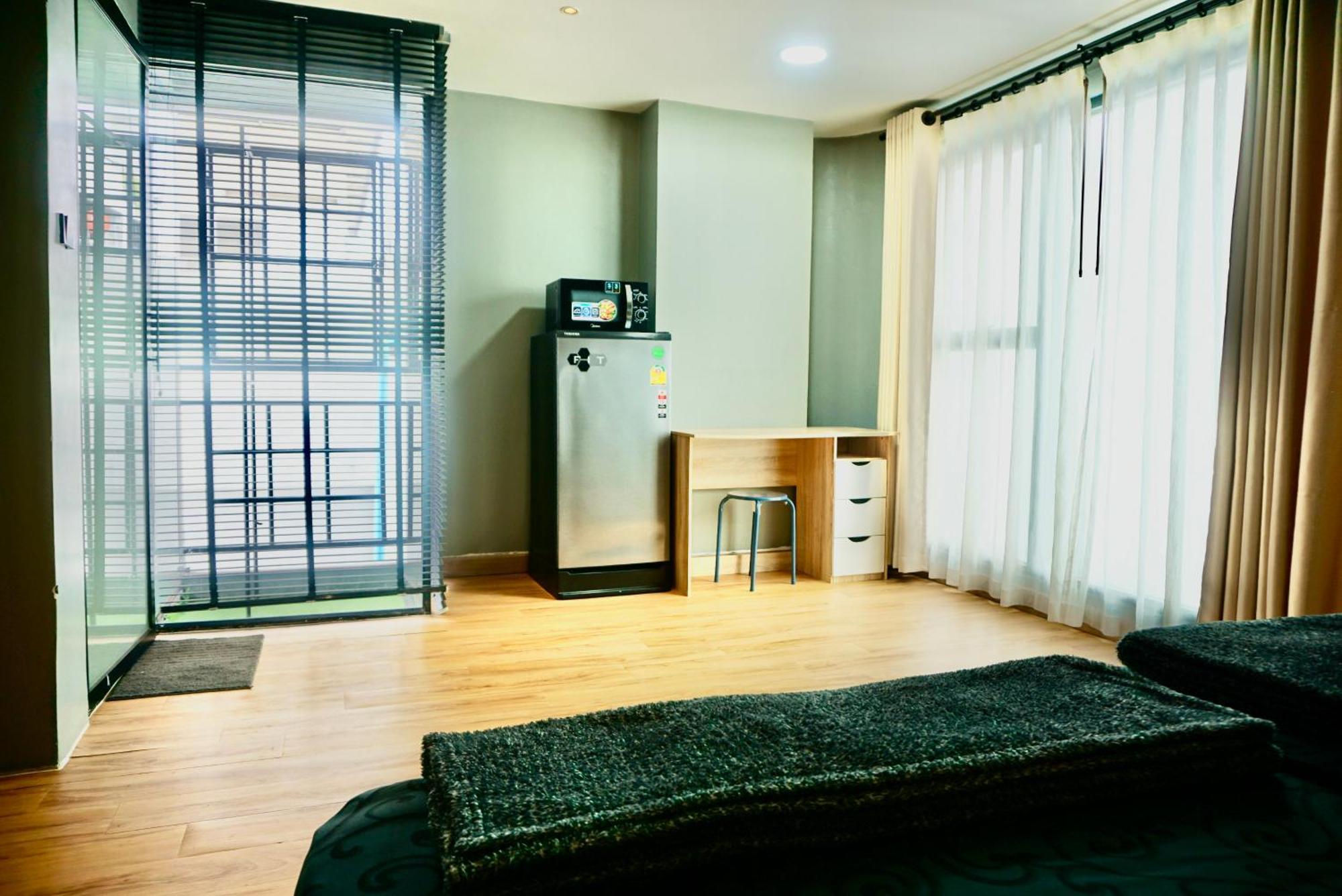 Hip And Funky Apartment Silom Soi 3, With Rooftop View กรุงเทพมหานคร ภายนอก รูปภาพ